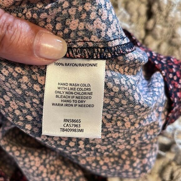 NWT Treasure & Bond  Rayon Button Down Floral Blouse. Short sleeve. Size Small - Picture 6 of 7